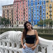 Estudiante universitaria con experiencia en clases particulares y cuidado de niños en colegios y hogares.