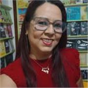 Professora de Linguagens e suas Tecnologias: com mais de dez anos no mercado educacional