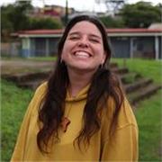 Profesora de lenguaje musical, piano, guitarra y canto