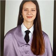 Estudiante universitaria con C1 de inglés, clases online