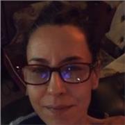 Appassionata di letteratura, con maturita' classica, impartisce lezioni di italiano da remoto. Valutabili diversi livelli scolasti