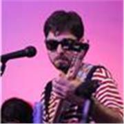 Profesor de apoyo escolar, especializado en español, música y educación física. Se dictan clases presenciales y también virtuales