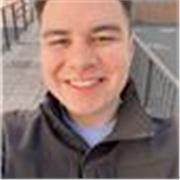 Dou aulas de economia para estudantes do ensino fundamental e médio