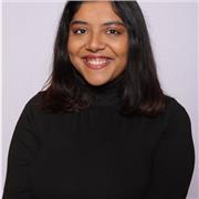 Je suis une professionnelle de la communication, récemment diplômée à Paris, et je recherche un poste à temps plein.