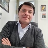 Profesor que dicta clases a alumno de pregrado de universidades y de Institutos profesionales de ciencias políticas y Administraci