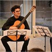 Diplomando al Conservatorio G. Verdi di Como offre lezioni di chitarra classica a studenti principianti o di livello intermedio