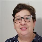 Maestra de infantil y primaria con dotes pedagógicas, entusiasta, con empatía con los niños quiere ayudarles a superarse y adquirir confianza en ellos mismos