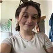 Eccomi, sono madrelingua inglese, ti aiuterò a comprendere la grammatica e a far sfociare le tue doti orali