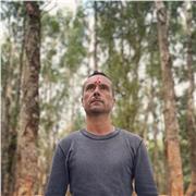 Estudios en lengua y literatura francesa y soy completamente bilingüe (habiendo vivido más de 20 años en Bélgica)