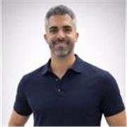 Economista con experiencia en comercio exterior y trayectoria docente en análisis económico‑financiero.