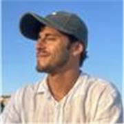 Guitarrista y bajista formado en jazz y musicología, doy clases de guitarra, bajo y ukelele partiendo siempre de la música que te