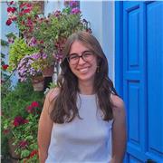 Maestra de Educación Primaria y Filóloga Inglesa, imparte clases tanto presenciales como online