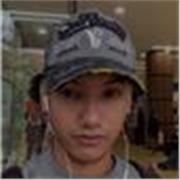 Estudiante universitario con manejo de inglés y español
