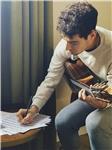 Profesor de guitarra clásica online. graduado por el mozarteum y con master en interpretación