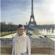 Profesora de apoyo para niños de primaria