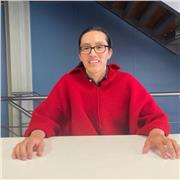 Me defino como un asistente de aprendizaje adaptable.
 Guía versátil, clases a todos.