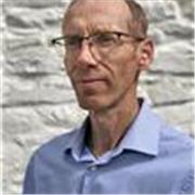 A professional designer who can translate real-world skills into engaging, structured online learning