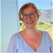 Amo la matematica e mi piace renderla comprensibile a tutti. Contattami e, a casa mia o on- line, cominceremo il percorso insieme.