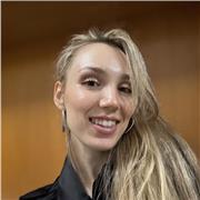 Profesora con enfoque dinámico y personalizado, motivada a ayudarte a aprender y adquirir soltura en el dominio del idioma
