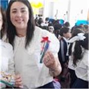 Profesora de de niños entre 5 a 13 años da clases de áreas básicas (lengua, matemáticas, cs. sociales y cs. naturales)