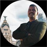 Profesor de inglés flexible con diferentes rangos de edad y con enfoque de aprendizaje basado en retos