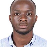 Professeur particulier donnent cours aux étudiants en difficulté de langue