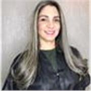 Profesora a niños y adultos