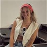 Profesora con mención de ciencias con ganas de impartir clases. Desde Primaria hasta 3 ESO. 