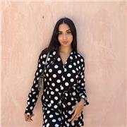 Soy de origen español y mi pasión es ayudar a personas que quieren mejorar su español hablado de forma natural y fluida.