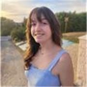 Jeune étudiante de Première prête à venir en aide aux difficultés des enfants, du primaire au collège