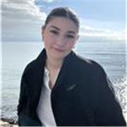 Voy a dar clases a alumnos que estén estudiando cursos primarios, creando un ambiente cercano y motivador.