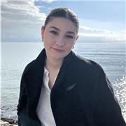 Voy a dar clases a alumnos que estén estudiando cursos primarios, creando un ambiente cercano y motivador.