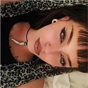 Artista multidisciplinar con conocimientos de ilustración, diseño, manualidades, arte contemporáneo y tendencias artísticas