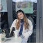 studentessa del corso di design al quarto anno di liceo artistico