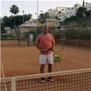 Professional tennis coach with more than 30 years of experience gives tennis lessons to children, juniors, adults and pro