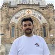 Profesor de inglés para niños con IELTS B2+, formación en inglés en la UPC. Aprendizaje divertido, práctico y efectivo.