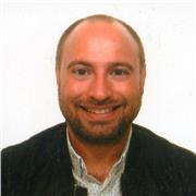 Profesor con más de 10 años de experiencia y conocimiento de la materia.