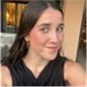 Me defino como una persona creativa, constante y trabajadora, con paciencia. Podría dar clases a alumnos de primaria y hasta 3ESO