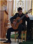 Soy Sergio, tu guía musical en guitarra clásica. Adapto mi enseñanza a tu ritmo para que alcances tus metas.