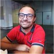 Insegnante di diverse materie umanistiche, due lauree, un master e un TFA.
