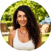 Profesora titulada de pilates y yoga con más de 10 años de experiencia. Clases presenciales y on line.