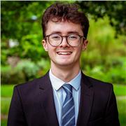 I am an experienced concert pianist who can provide piano lessons in person, and online in my home in Biggin Hill, London.