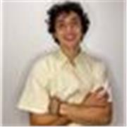 Graduado en Economía y en el Máster de Formación del Profesorado de ESO