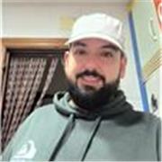 Profesor titulado en ingeniería, imparte clases hasta bachillerato de matemáticas, física, química e inglés