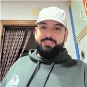Profesor titulado en ingeniería, imparte clases hasta bachillerato de matemáticas, física, química e inglés