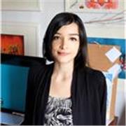 Profesora con experiencia en artes visuales y narrativas ilustradas