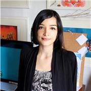 Profesora con experiencia en artes visuales y narrativas ilustradas