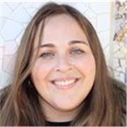 Trabajadora Social especializada en cuidados paliativos, gerontología y atención psicosocial, ofrece clases de apoyo y formación. 