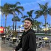 Estudiante de Bellas Artes, con experiencia en el sector del cuidado y enseñanza de niñ@s.