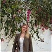 Soy una estudiante de Traducción e Interpretación de inglés, alemán y español que ofrece apoyo académico y escolar